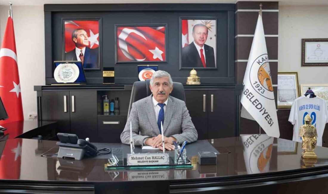 Adıyaman’ın Kahta ilçe Belediye Başkanı Mehmet Can Hallaç, Emine Erdoğan