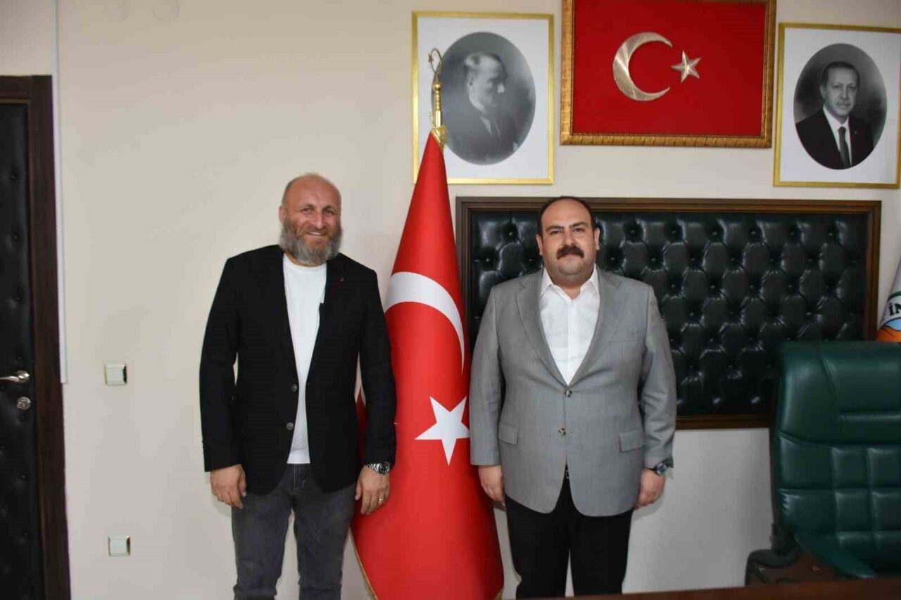 Eskişehir İnönü Belediye Başkanı Serhat Hamamcı, ünlü oyuncu Çetin Altay’ı