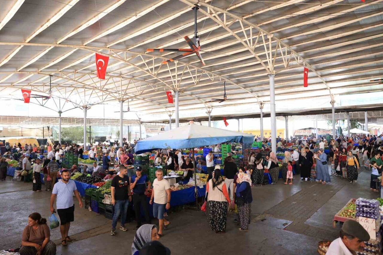 İncirliova Belediye Başkanı Aytekin Kaya, ilçenin en büyük pazarı olan