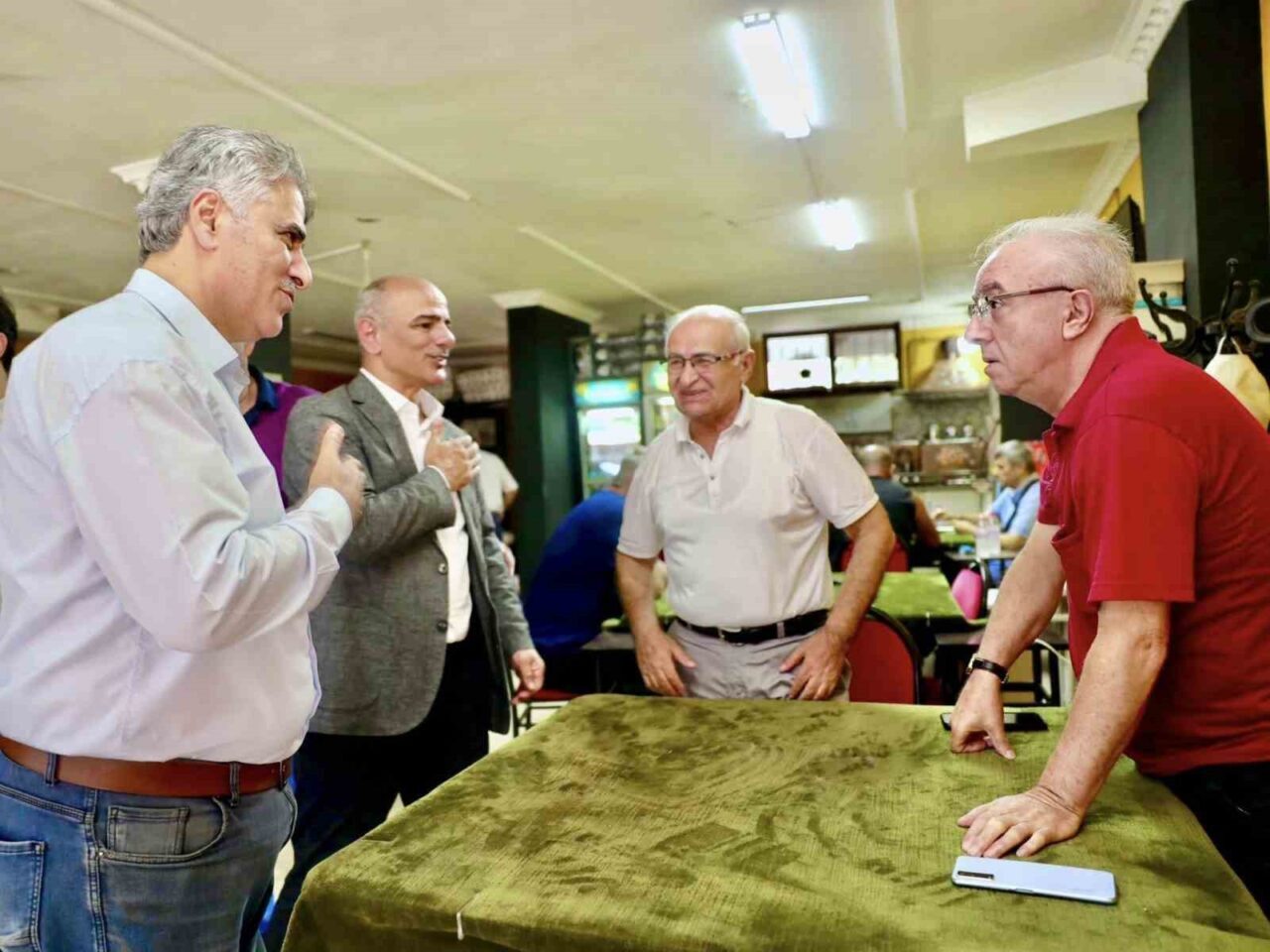 Körfez Belediye Başkanı Şener Söğüt, altyapı çalışmalarının devam ettiği Mimar