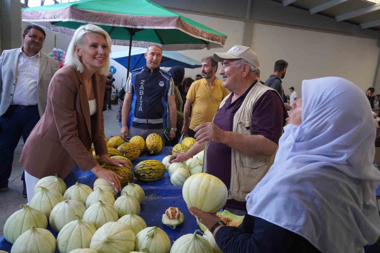 Bilecik Belediye Başkanı Melek Mızrak Subaşı, kapalı pazar esnafını ziyaret