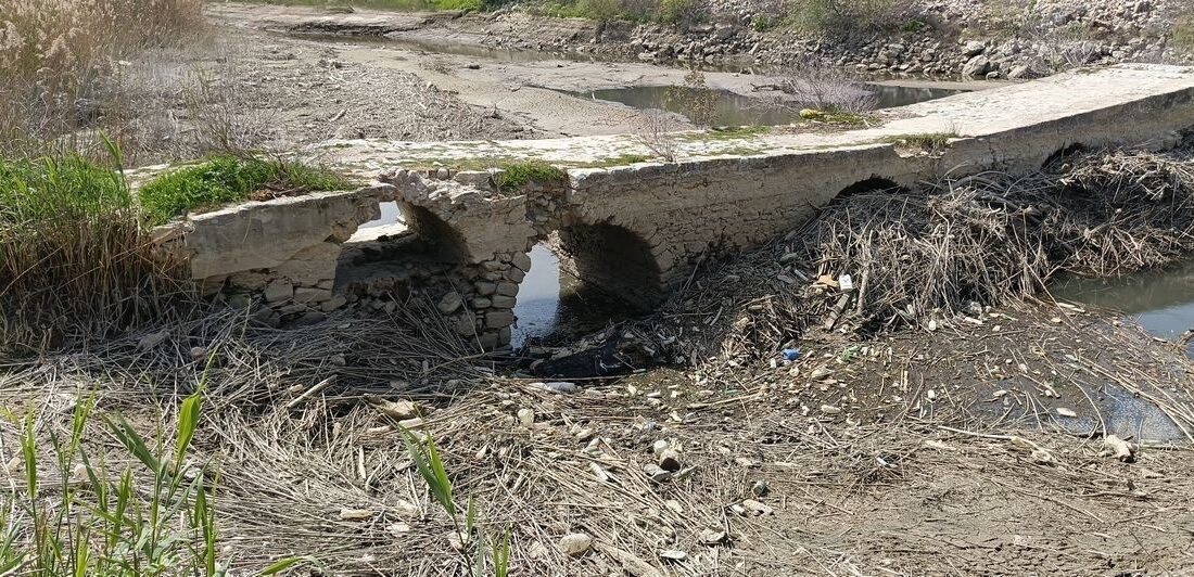 Büyük Menderes Nehri’nde kuraklık ve kirlilik tehdidi artarken, Sarıkemer’deki tarihi