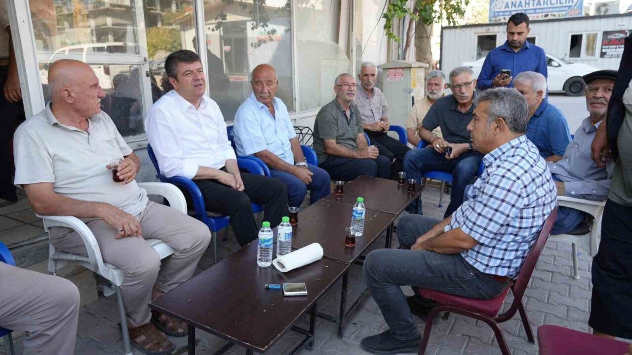 Adıyaman Belediye Başkanı Abdurrahman Tutdere, sabah saatlerinde Erdem Caddesi’nde esnafla