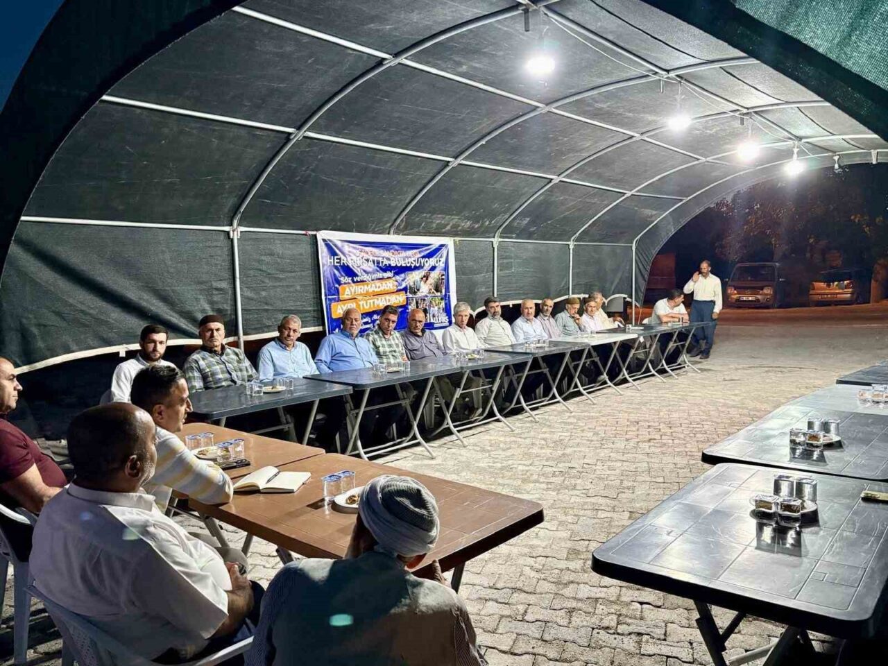 Malatya’nın Akçadağ Belediye Başkanı Hasan Ulutaş, Doğu Mahallesi’ni ziyaret ederek