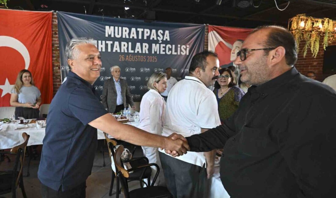Antalya Muratpaşa Belediye Başkanı Ümit Uysal, muhtarlarla bir araya geldiği