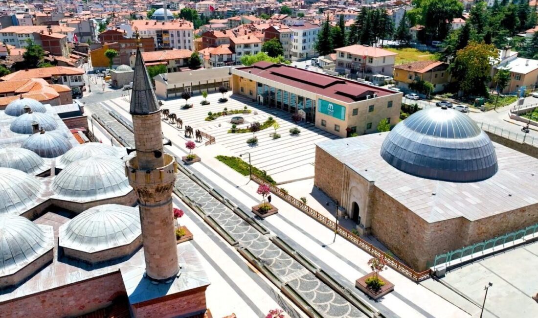 Tokat Belediye Başkanı Mehmet Kemal Yazıcıoğlu üniversiteye başlayan öğrencilere Tokat’ta