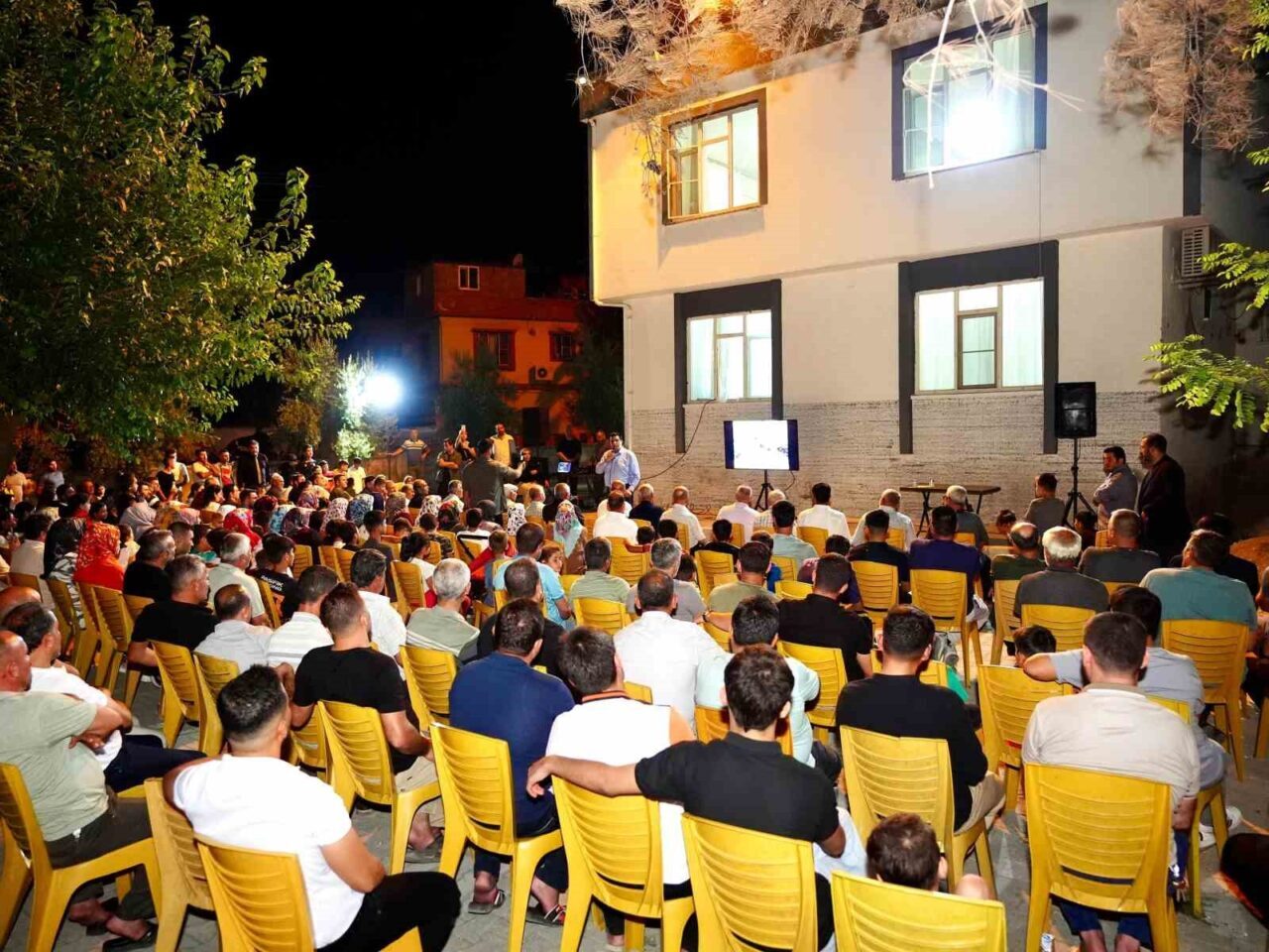 Şehitkamil Belediye Başkanı Umut Yılmaz, Dülük Mahallesi’ni ziyaret ederek vatandaşlarla