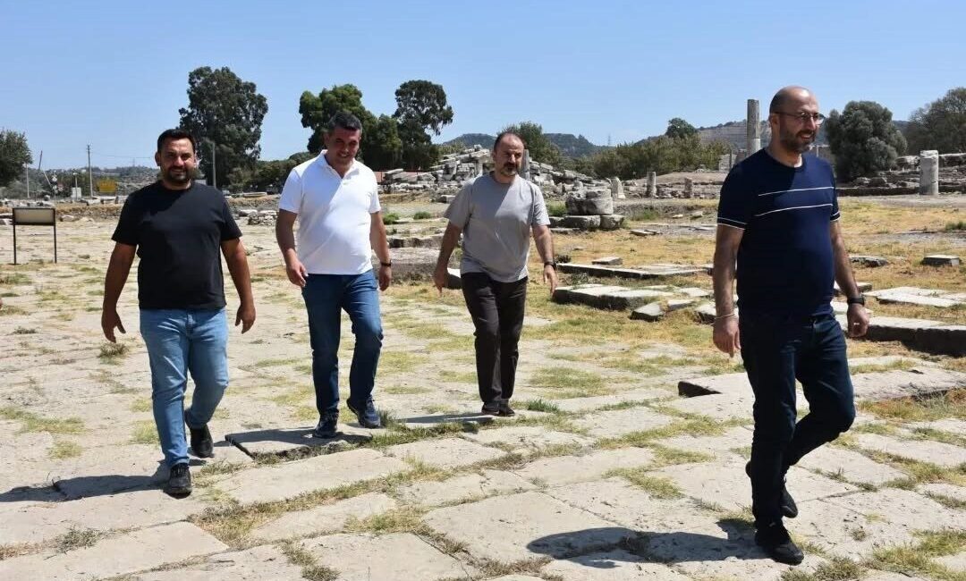 Germencik Belediye Başkanı Burak Zencirci, Magnesia Antik Kenti’ni ziyaret ederek