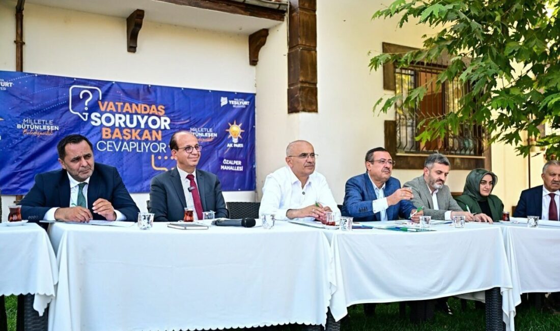 Malatya’da Özalper Mahallesi’nde düzenlenen ‘Vatandaş Soruyor, Başkan Cevaplıyor’ toplantısında, Malatya’nın