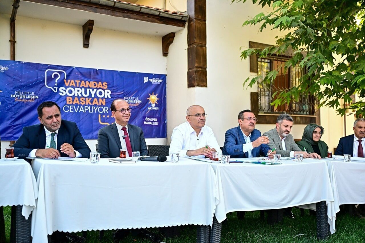 Malatya’da Özalper Mahallesi’nde düzenlenen ‘Vatandaş Soruyor, Başkan Cevaplıyor’ toplantısında, Malatya’nın