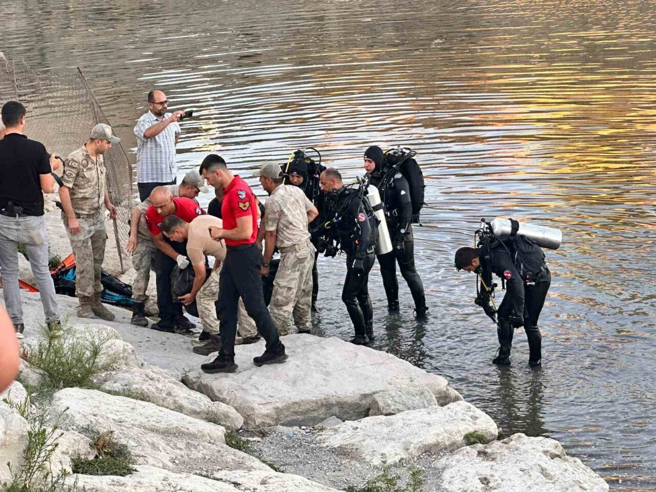 Diyarbakır’ın Silvan ilçesinde serinlemek için Batman Çayı’na giren genç, boğularak