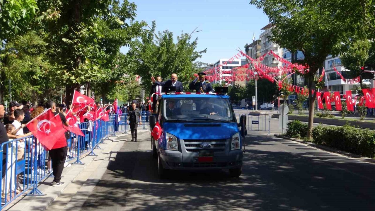 Batman’da 30 Ağustos Zafer Bayramı, vatandaşların yoğun katılımıyla coşkulu bir