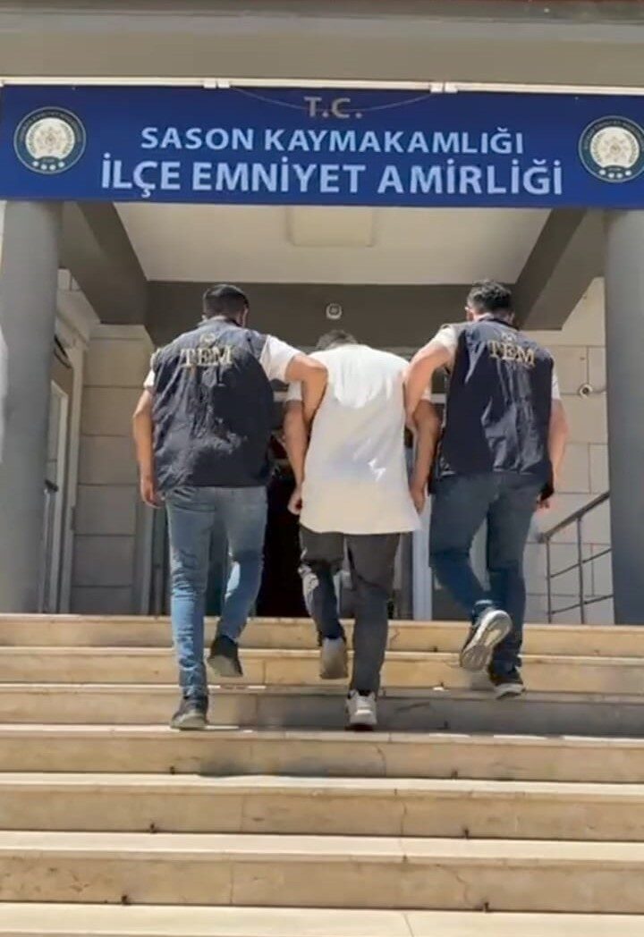 Batman’ın Sason ilçesinde bir marketin dondurma dolabını kırarak hırsızlık yapan