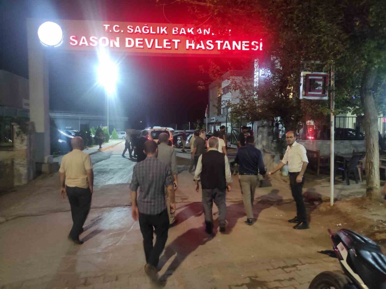 Batman’ın Sason ilçesinde yaprak keserken meşe ağacından düşen şahıs hayatını