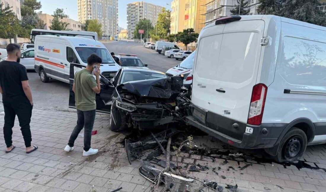 Batman kent merkezinde otomobil ile minibüsün karıştığı kazada bir kişi