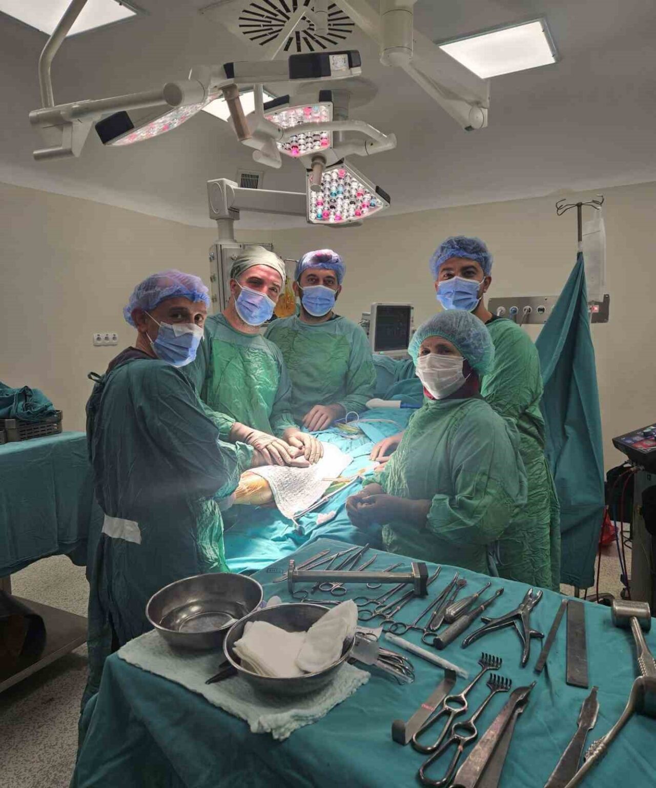 Bayburt Devlet Hastanesi Ortopedi ve Travmatoloji Polikliniğinde diz protezi ve