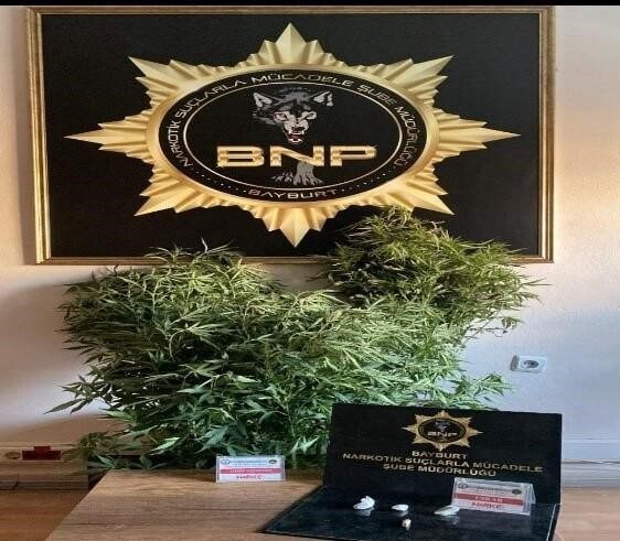 Bayburt İl Emniyet Müdürlüğünce birçok adrese eş zamanlı operasyon düzenlendi.