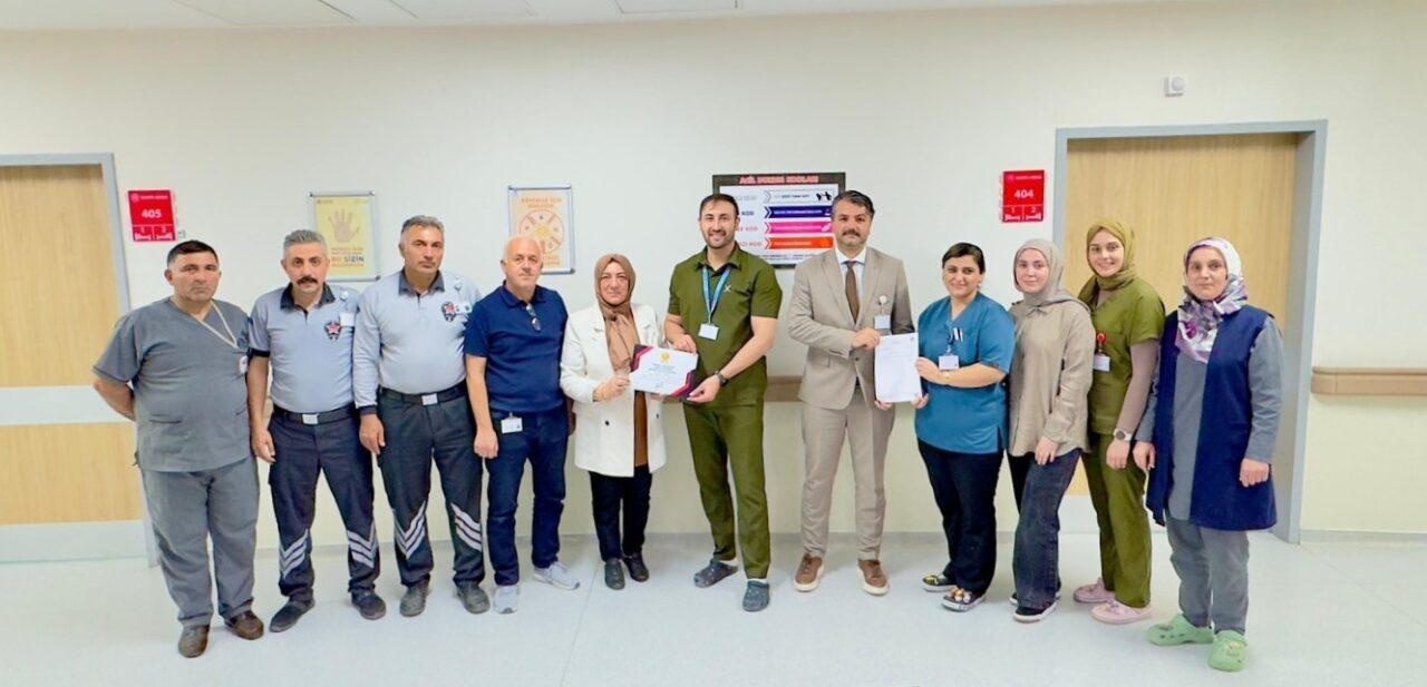 Bayburt Devlet Hastanesi yönetimi, hastalara gösterdikleri ilgiden ve özverili hizmetlerden