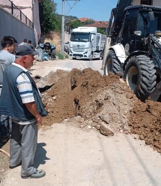 Bilecik’in Bayırköy beldesinde, Sarmaşık ve Fatih Mahallelerini kapsayan kanalizasyon hattı