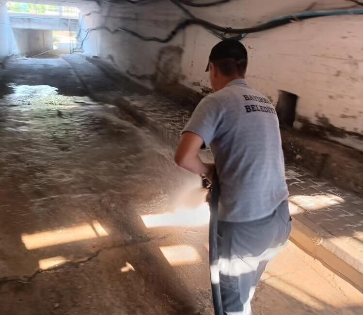 Bayırköy Belde Belediyesi, tren yolu alt geçidinde düzenli temizlik ve