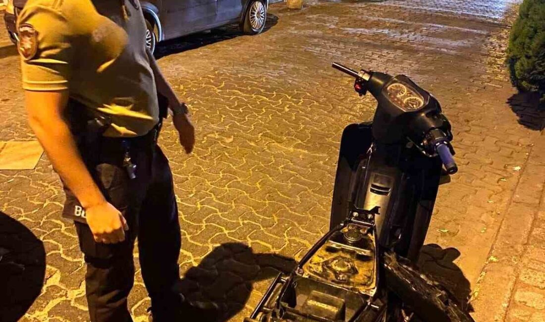 Manisa’nın Turgutlu ilçesinde gece devriyesine çıkan bekçiler, şüphe üzerine durdurdukları