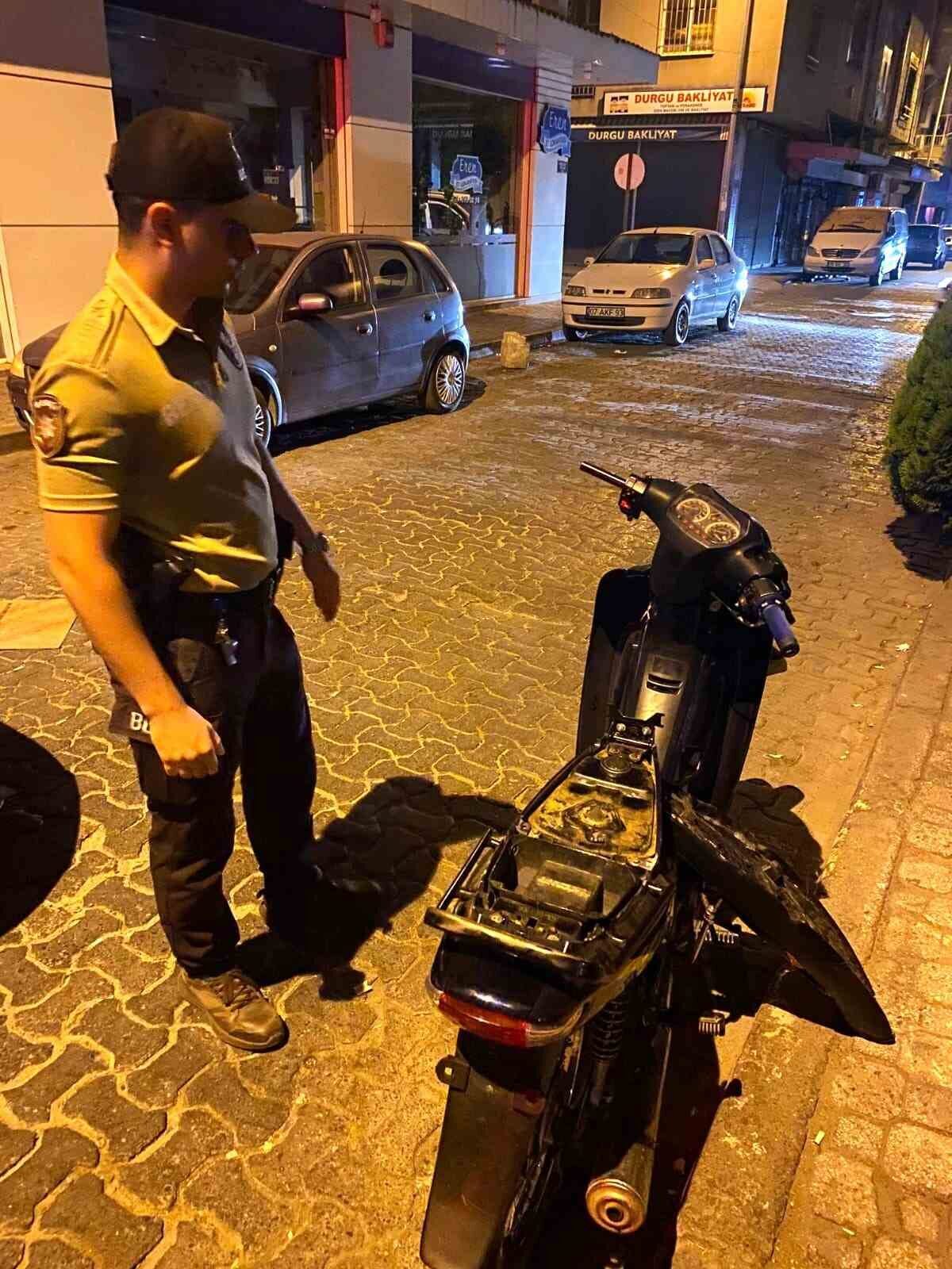 Manisa’nın Turgutlu ilçesinde gece devriyesine çıkan bekçiler, şüphe üzerine durdurdukları