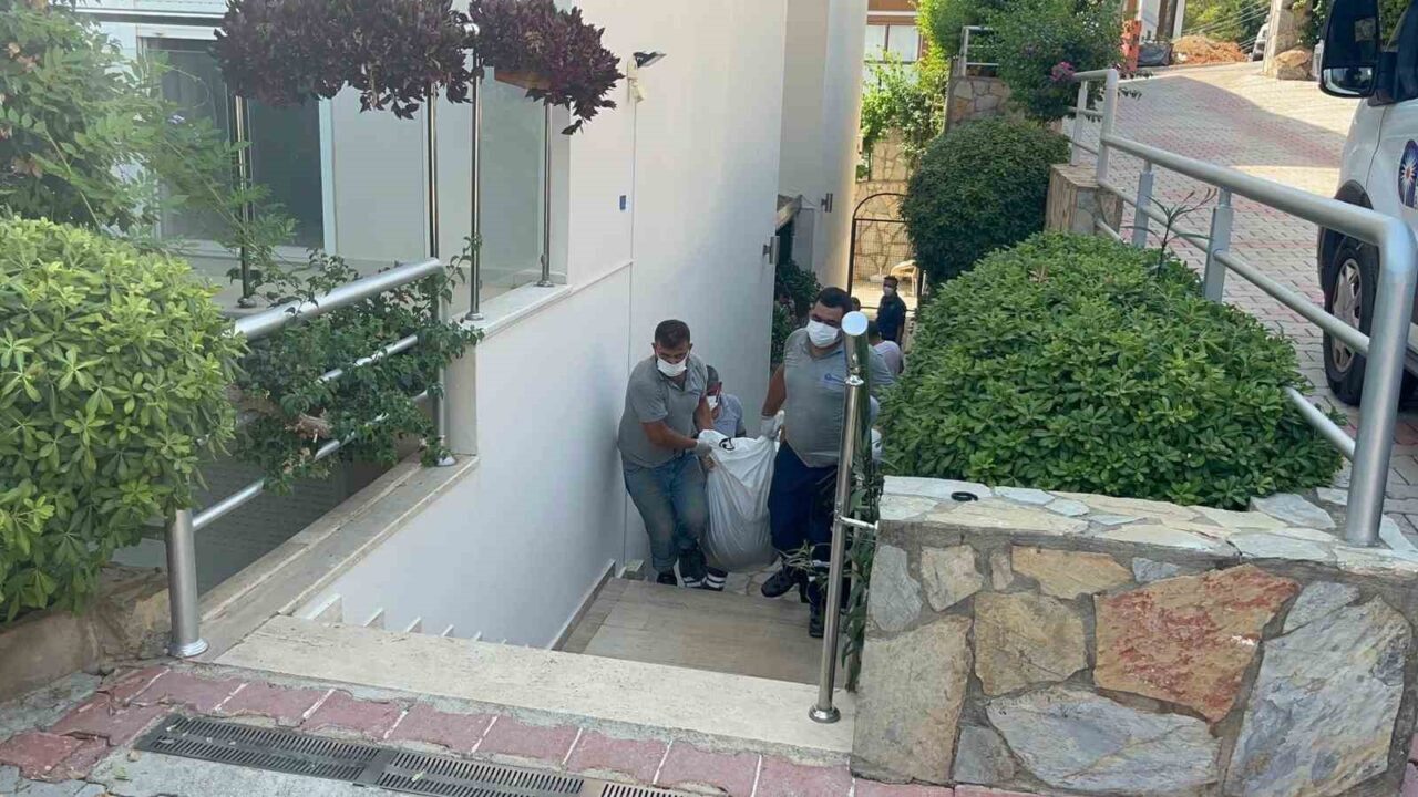 Antalya’nın Alanya ilçesinde yerleşik yaşayan Francois Josepha A Smeuniinx (71)