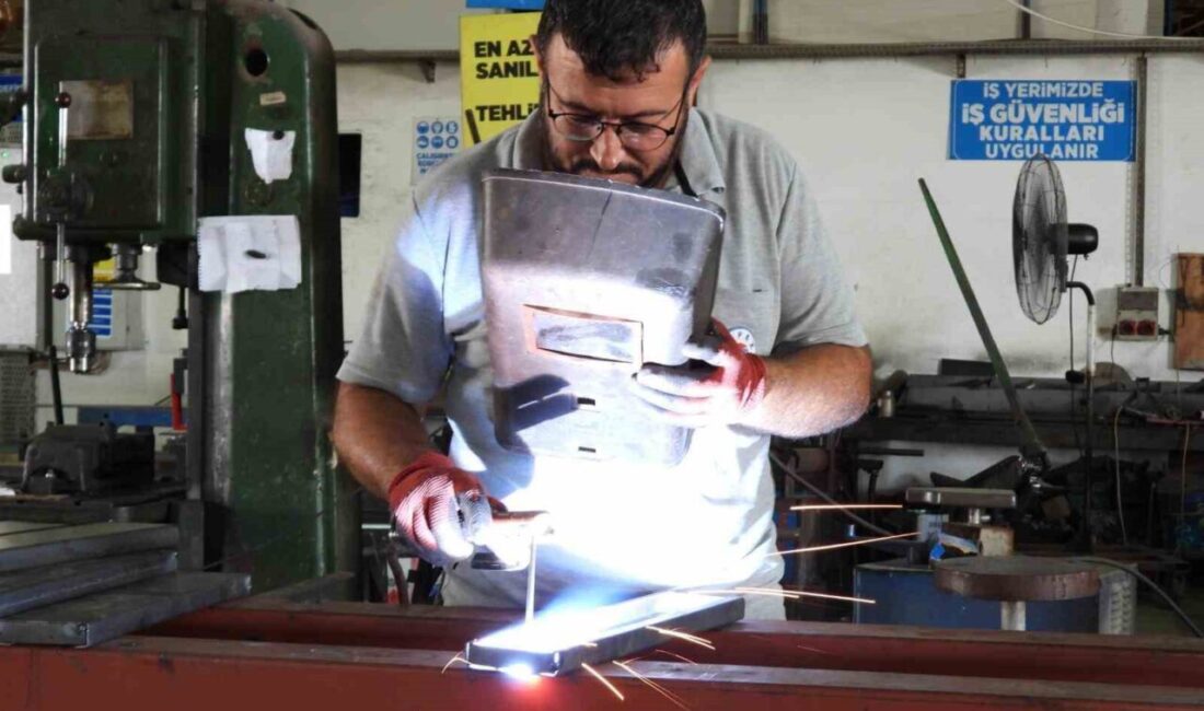 Kepez Belediyesi, ilçenin ihtiyaçlarını kendi bünyesinde oluşturduğu atölyelerle karşılıyor. Bu