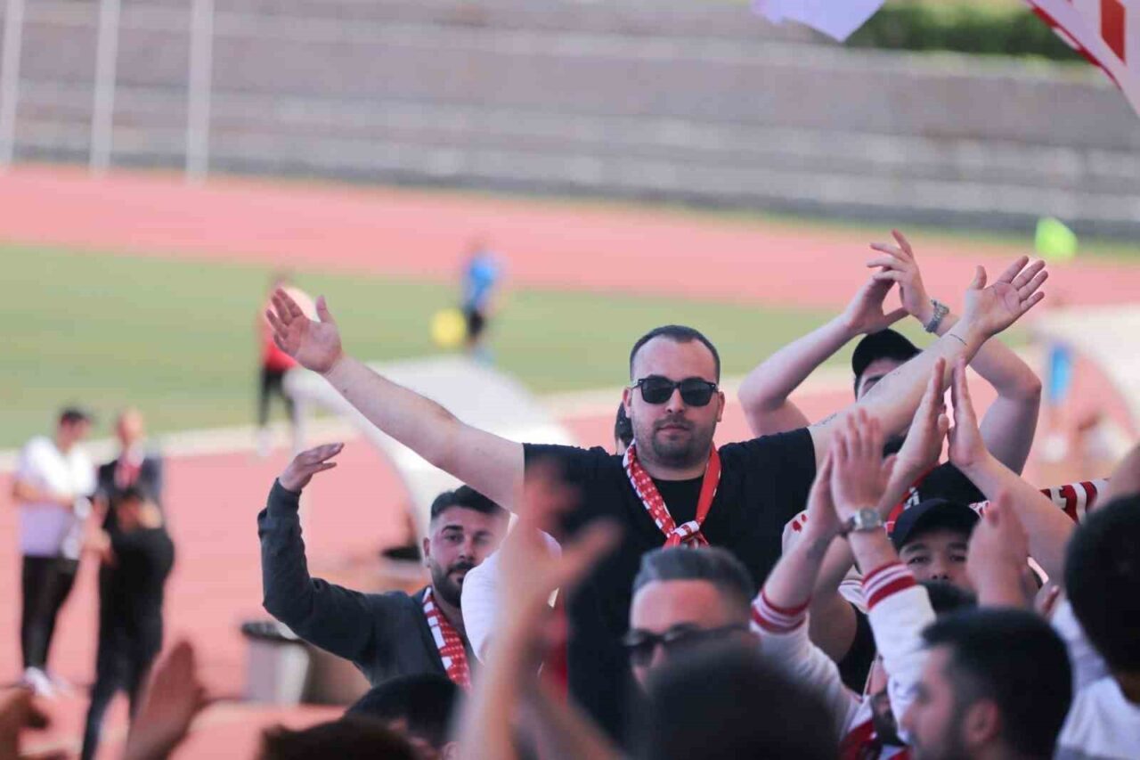 Bilecik’in en büyük sivil toplum kuruluşu olan Belekoma Tayfa taraftar