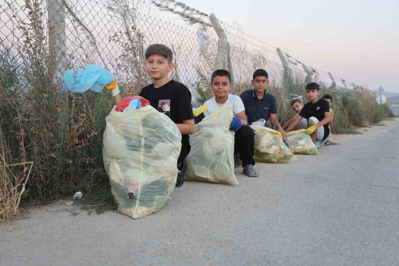 Hatay’da ‘Ben başladım sıra sende’ sloganıyla çevreyi temiz tutmak için