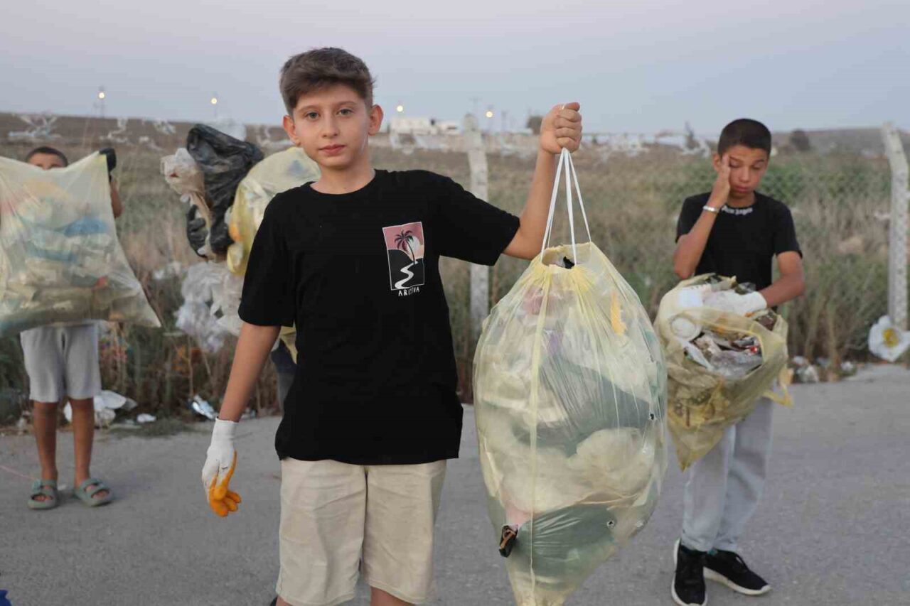 Hatay’da ‘Ben başladım sıra sende’ sloganıyla çevreyi temiz tutmak için