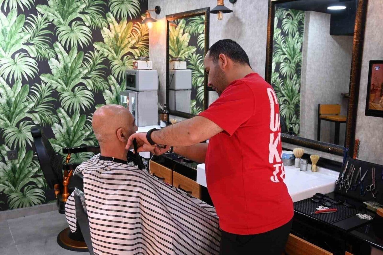 Eskişehir’de berberlik yapan Ali Tepe, çırak bulmakta yaşadıkları sıkıntıya dikkat