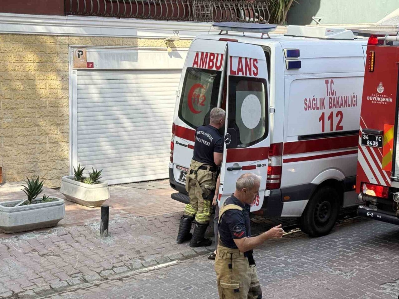 İstanbul Beşiktaş’ta 5 katlı binanın ikinci katında yangın çıktı. Yangın,