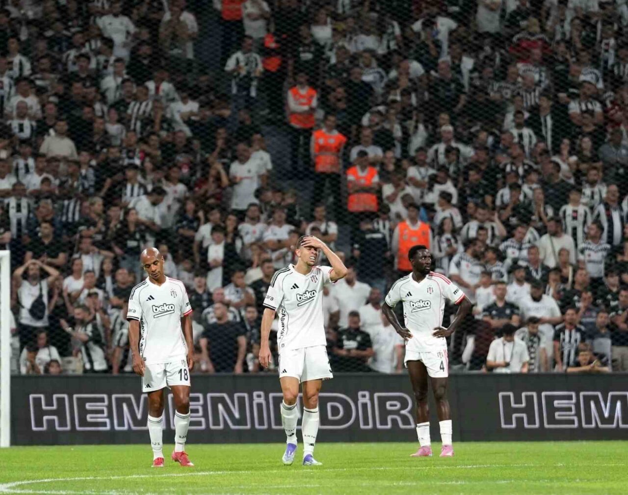 Beşiktaş Kulübü, UEFA Konferans Ligi’nde Lausanne ile oynadığı müsabakada sakatlanarak