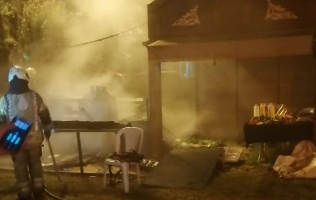 Beykoz Çayır Festivali’nde bir çadırda yangın çıktı. İtfaiye ekiplerinin hızlı