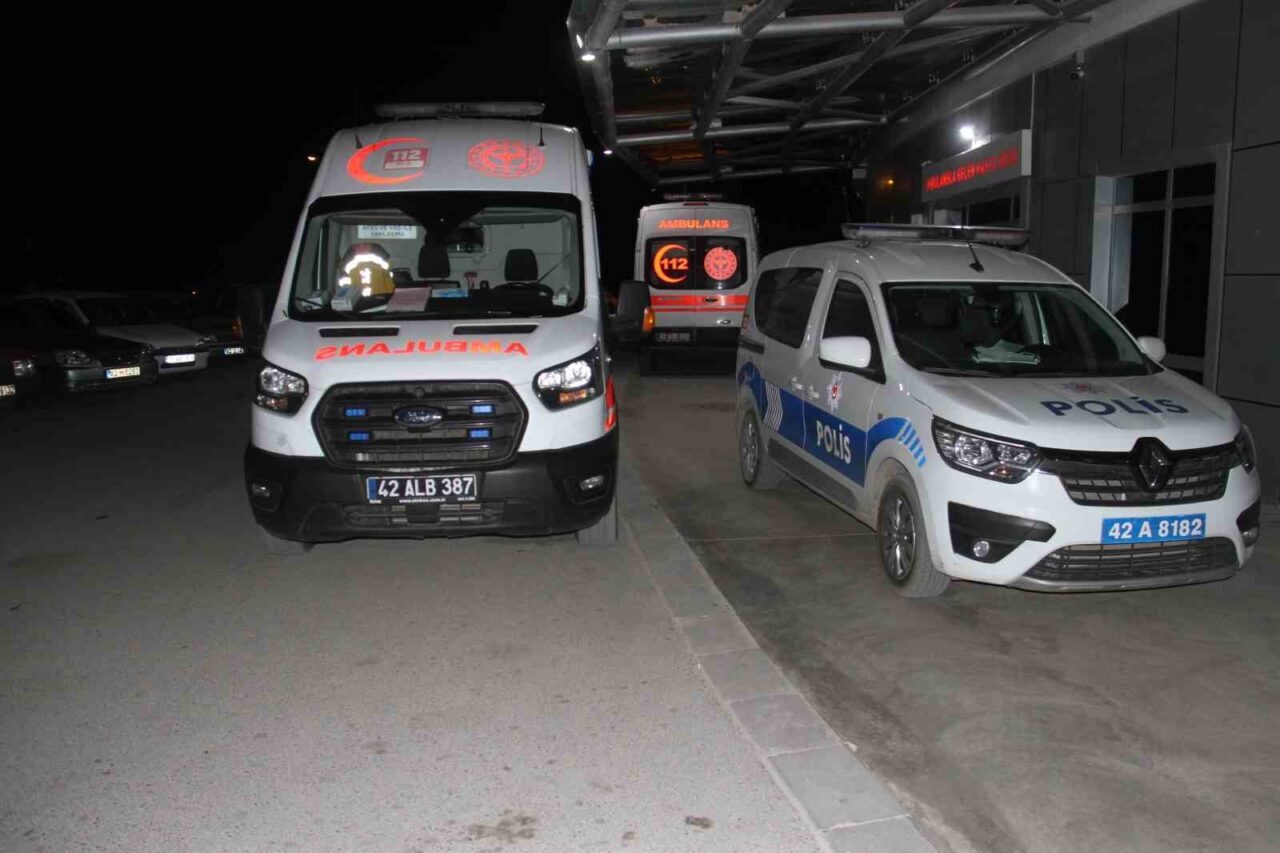 Konya’nın Beyşehir ilçesinde tartıştığı kişinin bıçaklı saldırısına uğrayan vatandaş hastaneye