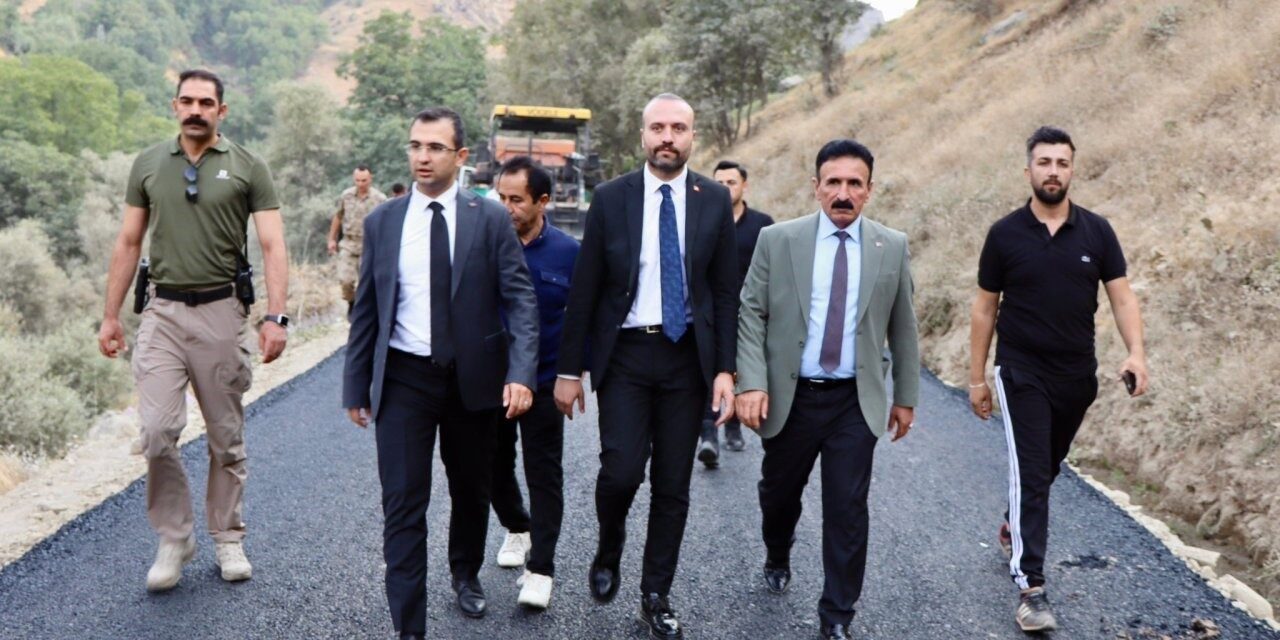 Şırnak’ta Beytüşşebap Kaymakamı Mehmet Furkan Taşkıran, ilçede yapımı devam eden