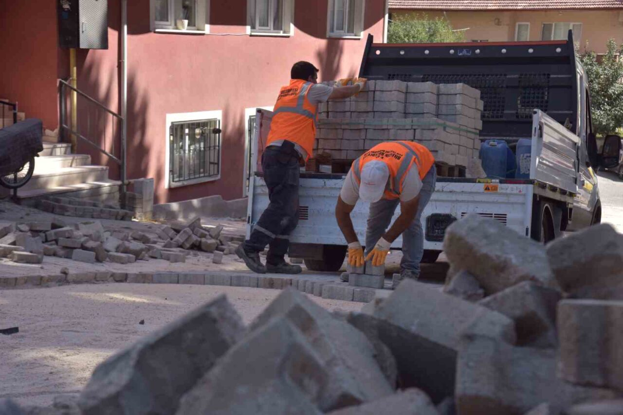 Bilecik Belediyesi Fen İşleri Müdürlüğü ekipleri, kentin birçok noktasında kapsamlı