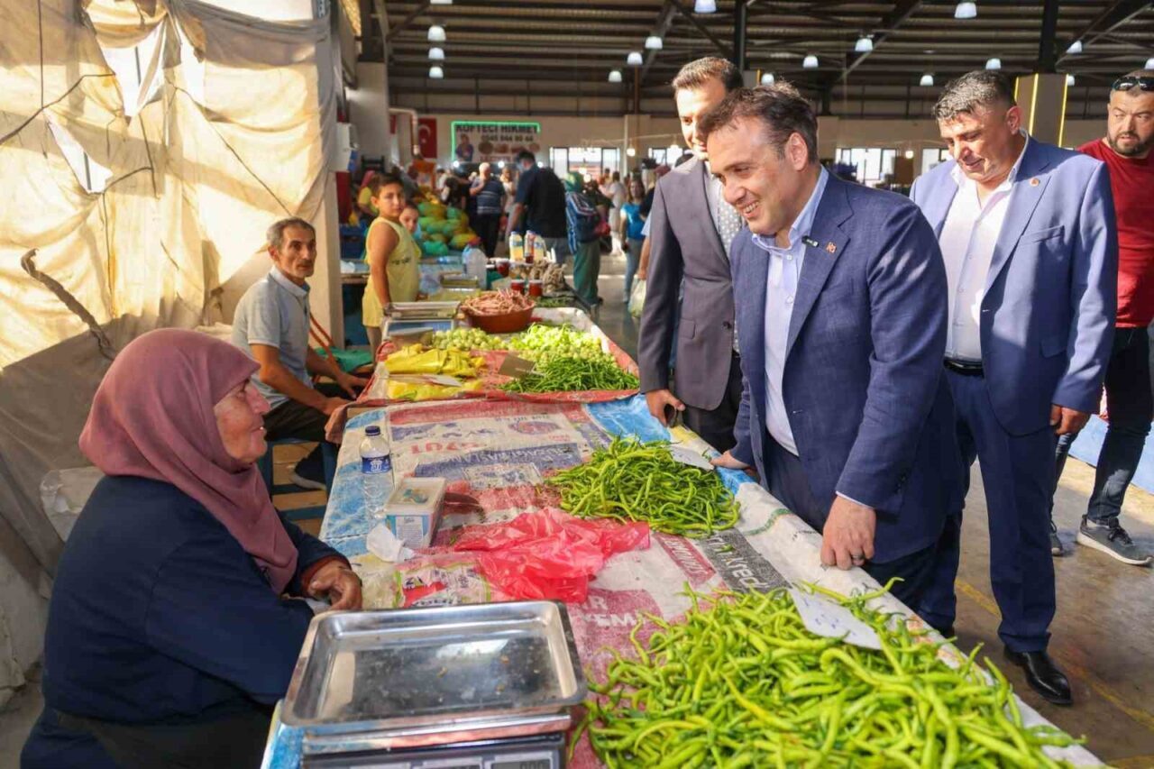 Bilecik Valisi Faik Oktay Sözer, Söğüt ilçesinde kurulan perşembe pazarını