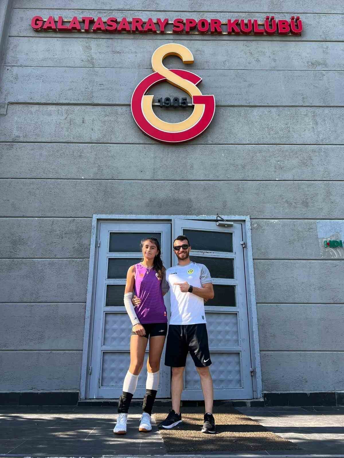 Bilecikli 12 yaşındaki voleybolcu Asya Gülmez Galatasaray’a transfer oldu. Bilecik’in