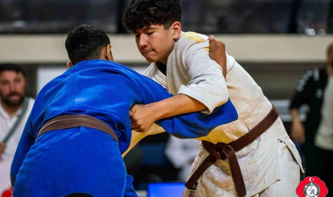 Bilecikli judocu Ahmet Buğra Kısa, Konya’da düzenlenen Yıldız Erkekler Millî