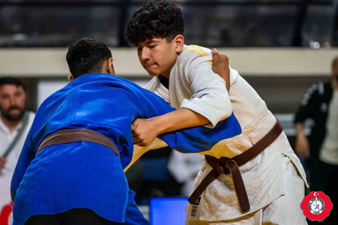 Bilecikli judocu Ahmet Buğra Kısa, Konya’da düzenlenen Yıldız Erkekler Millî