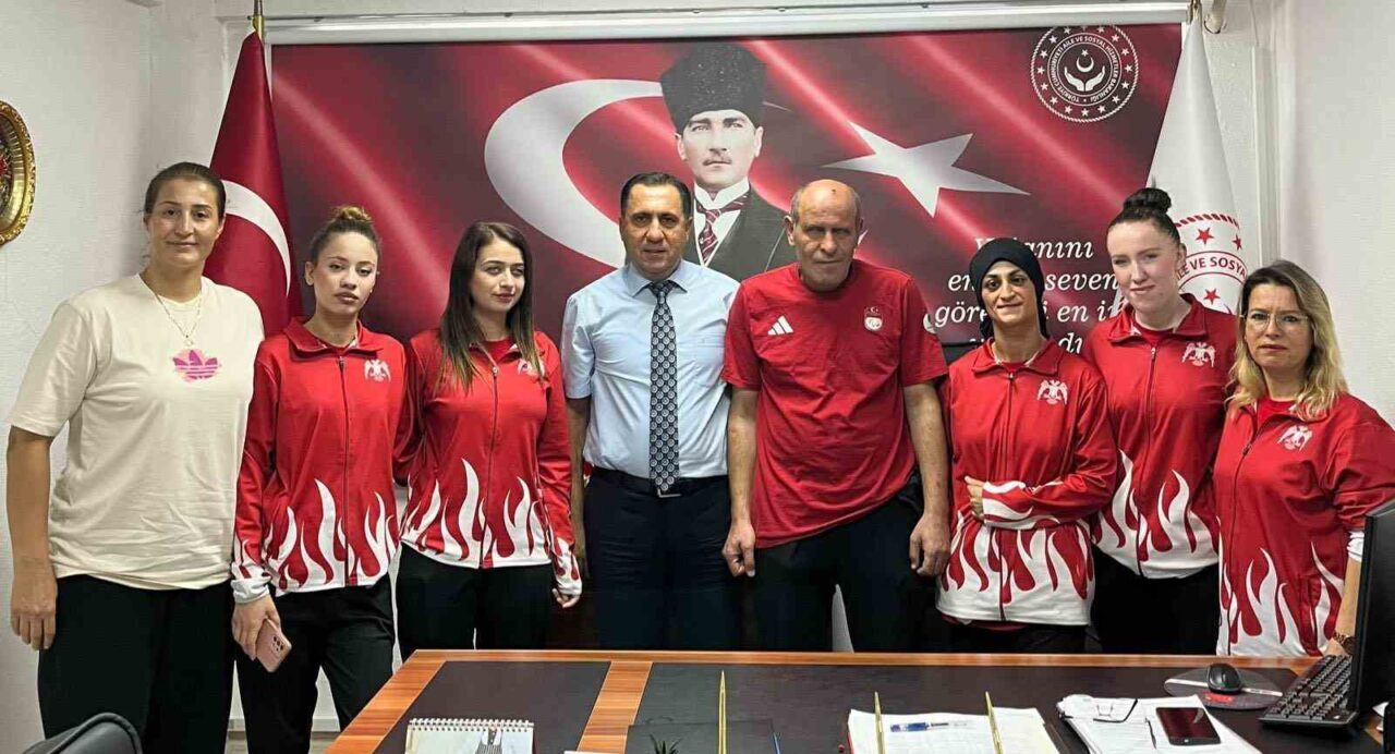 Konya Karatay Engelliler Spor Kulübü Goalball Takımı oyuncuları bir takım