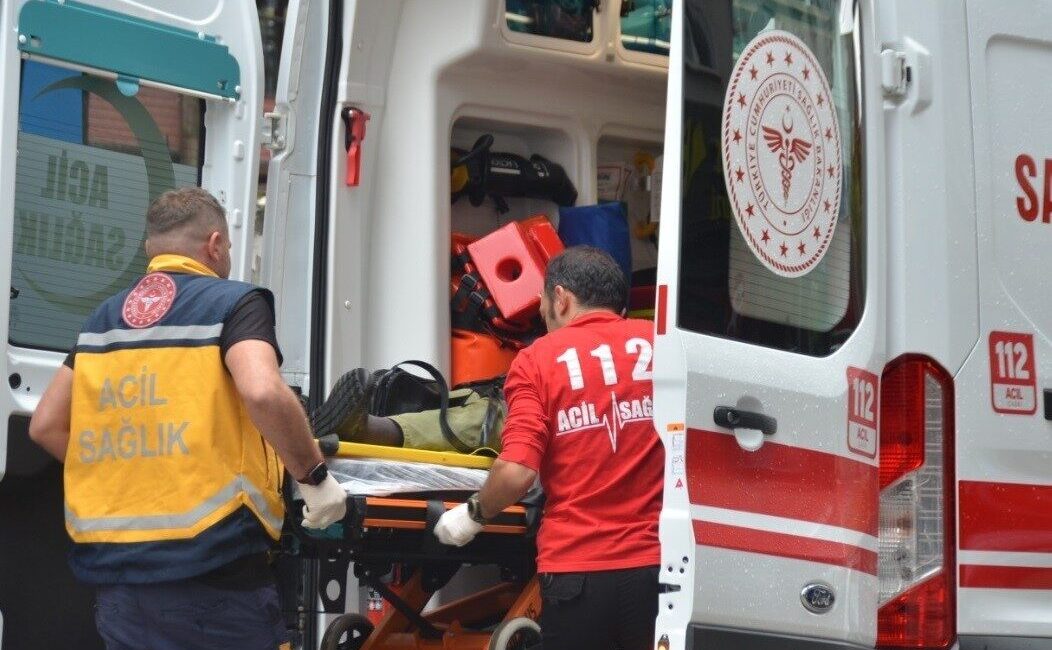 Bilecik’te seyir halindeki hafif ticari araç ile otomobilin çarpışması sonucu