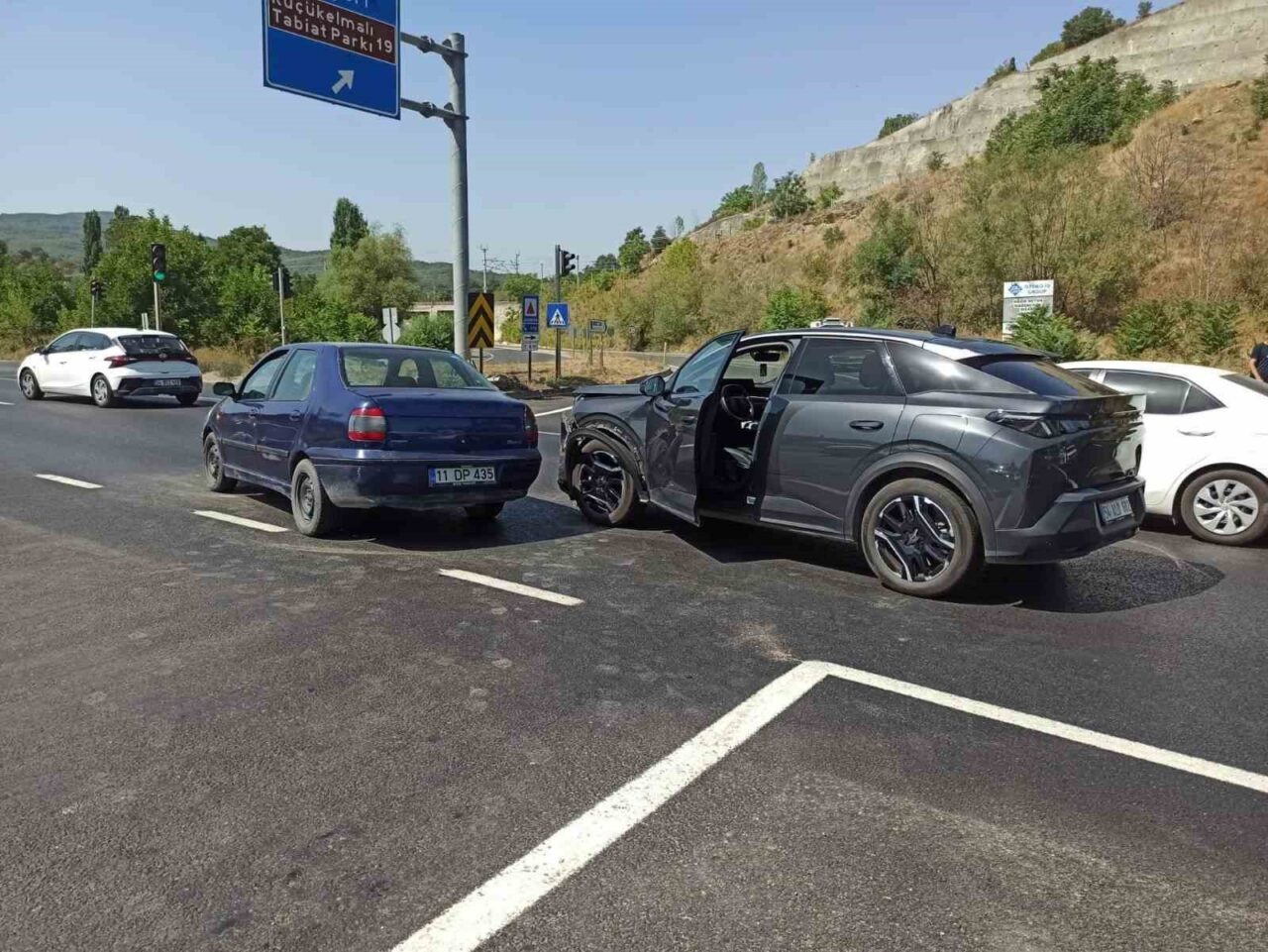Bilecik’te iki otomobilin çarpıştığı trafik kazasında hafif şekilde yaralanan 1