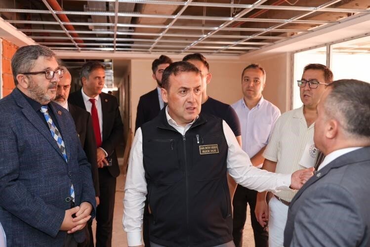 Bilecik Valisi Faik Oktay Sözer, kentte yapımı devam eden 2