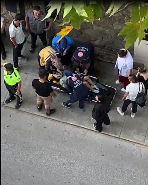 Bilecik’te yolun karşısına koşarak geçmeye çalışırken motosiklet çarpması sonucu yaralanan