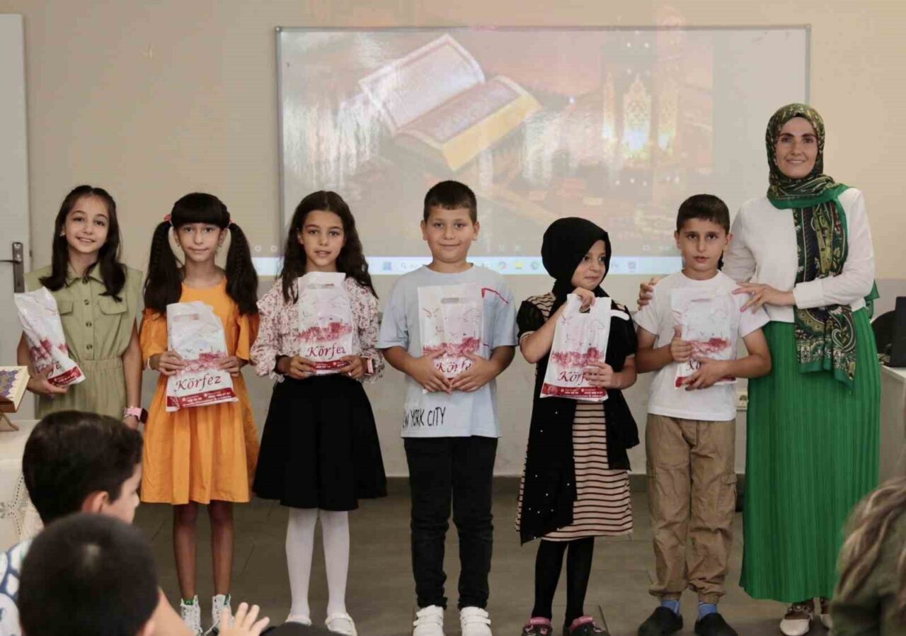 Körfez Belediyesi Cahit Zarifoğlu Bilgi Evi’nde temel dini eğitimlerini başarıyla