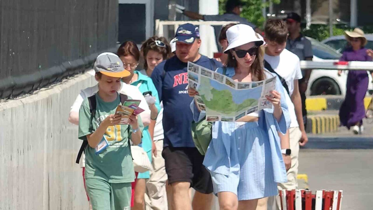 Rusya’nın Soçi kentinden yola çıkan ve bin 117 turisti taşıyan