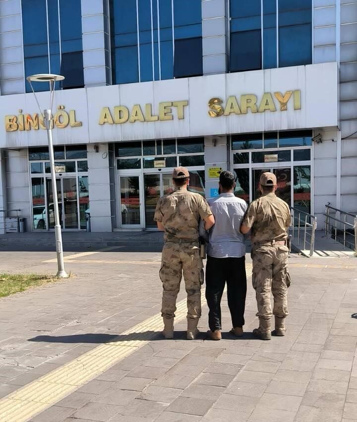 Bingöl’de jandarma ekipleri tarafından yapılan çalışmada, kesinleşmiş hapis cezası ile